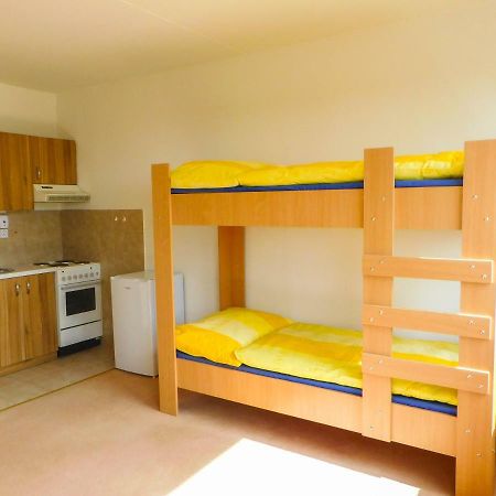 Km House Cerny Most Hostel Praha Bagian luar foto