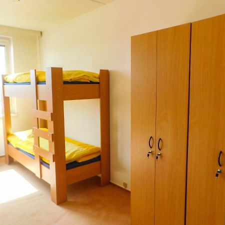 Km House Cerny Most Hostel Praha Bagian luar foto