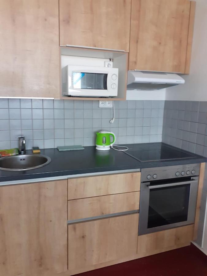 Km House Cerny Most Hostel Praha Bagian luar foto