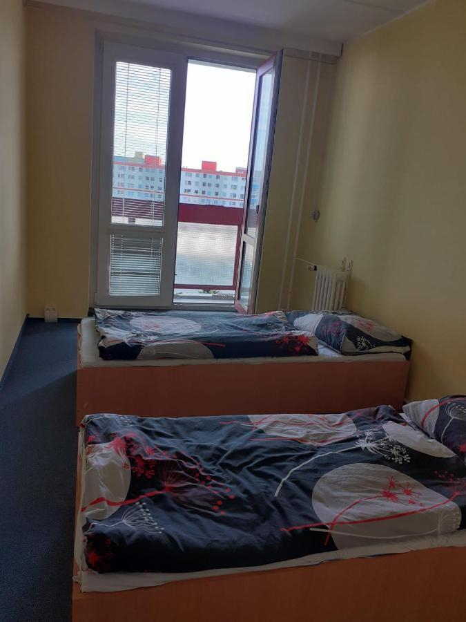 Km House Cerny Most Hostel Praha Bagian luar foto