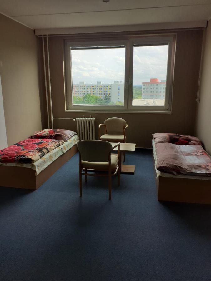Km House Cerny Most Hostel Praha Bagian luar foto
