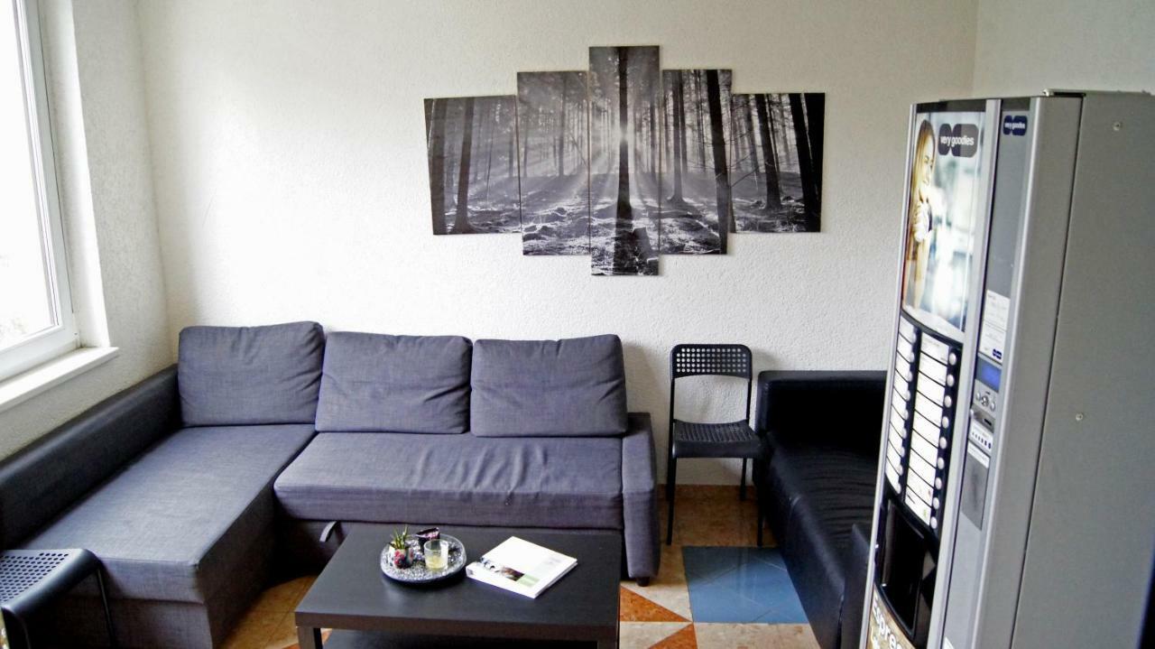 Km House Cerny Most Hostel Praha Bagian luar foto