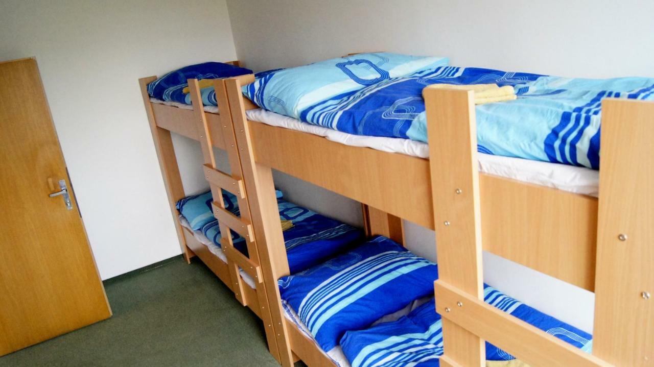 Km House Cerny Most Hostel Praha Bagian luar foto