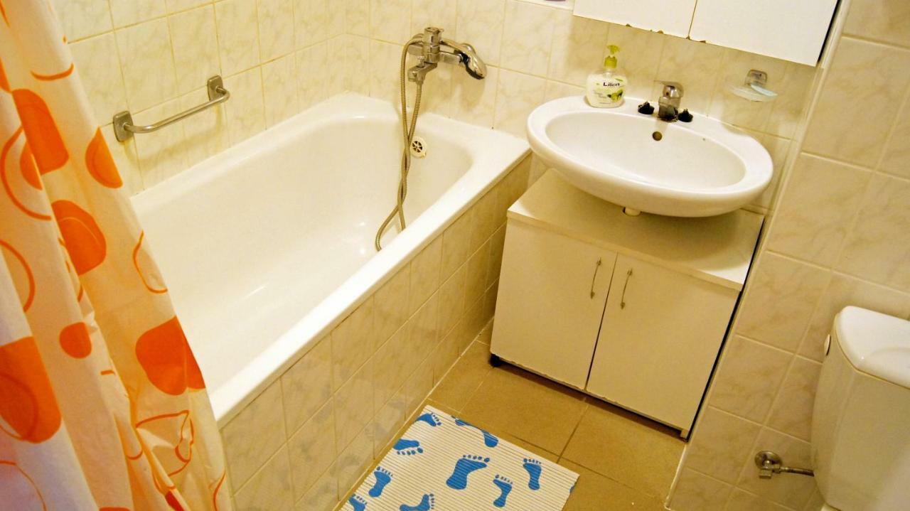 Km House Cerny Most Hostel Praha Bagian luar foto