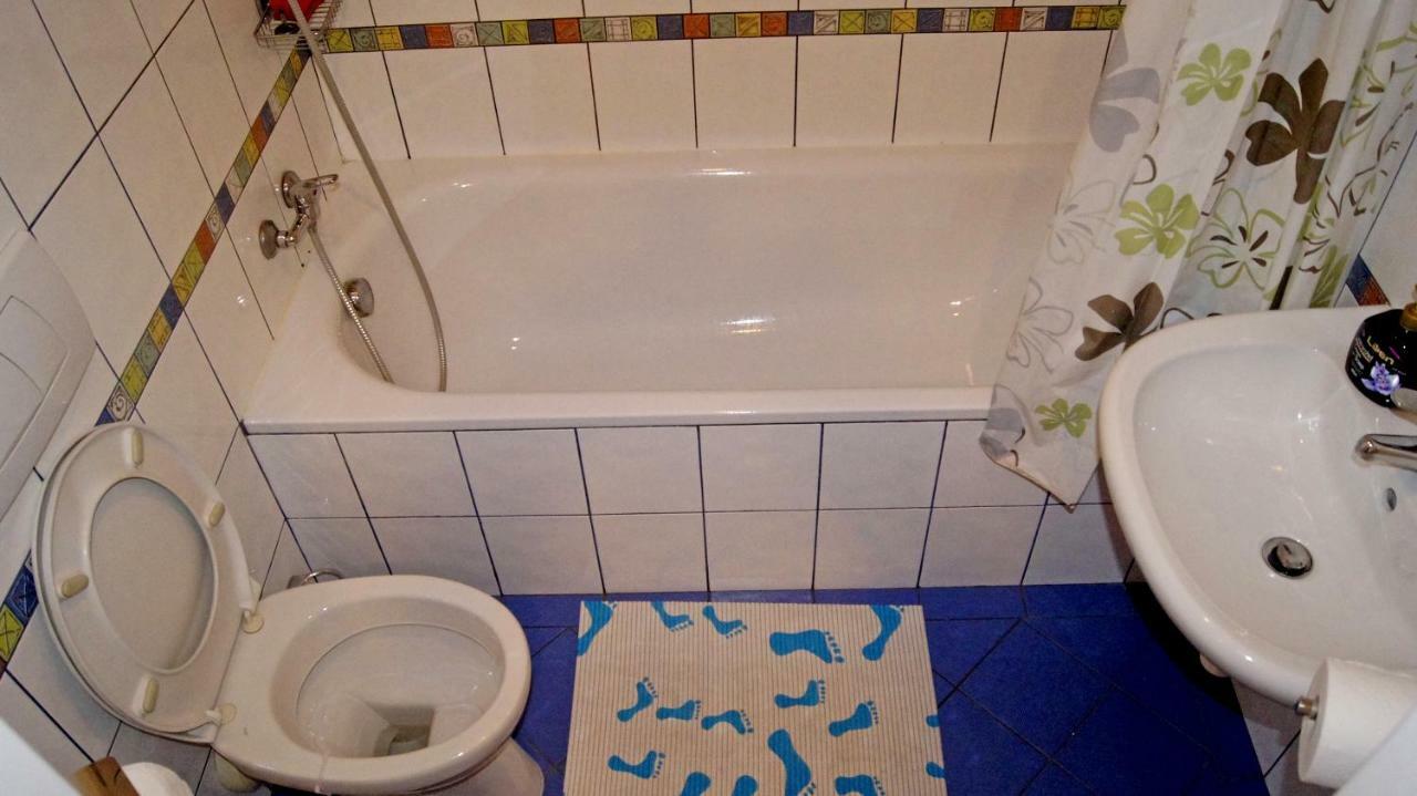 Km House Cerny Most Hostel Praha Bagian luar foto