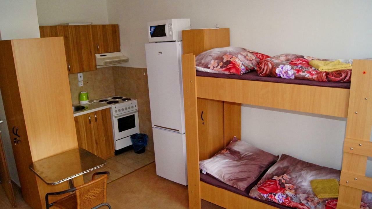Km House Cerny Most Hostel Praha Bagian luar foto