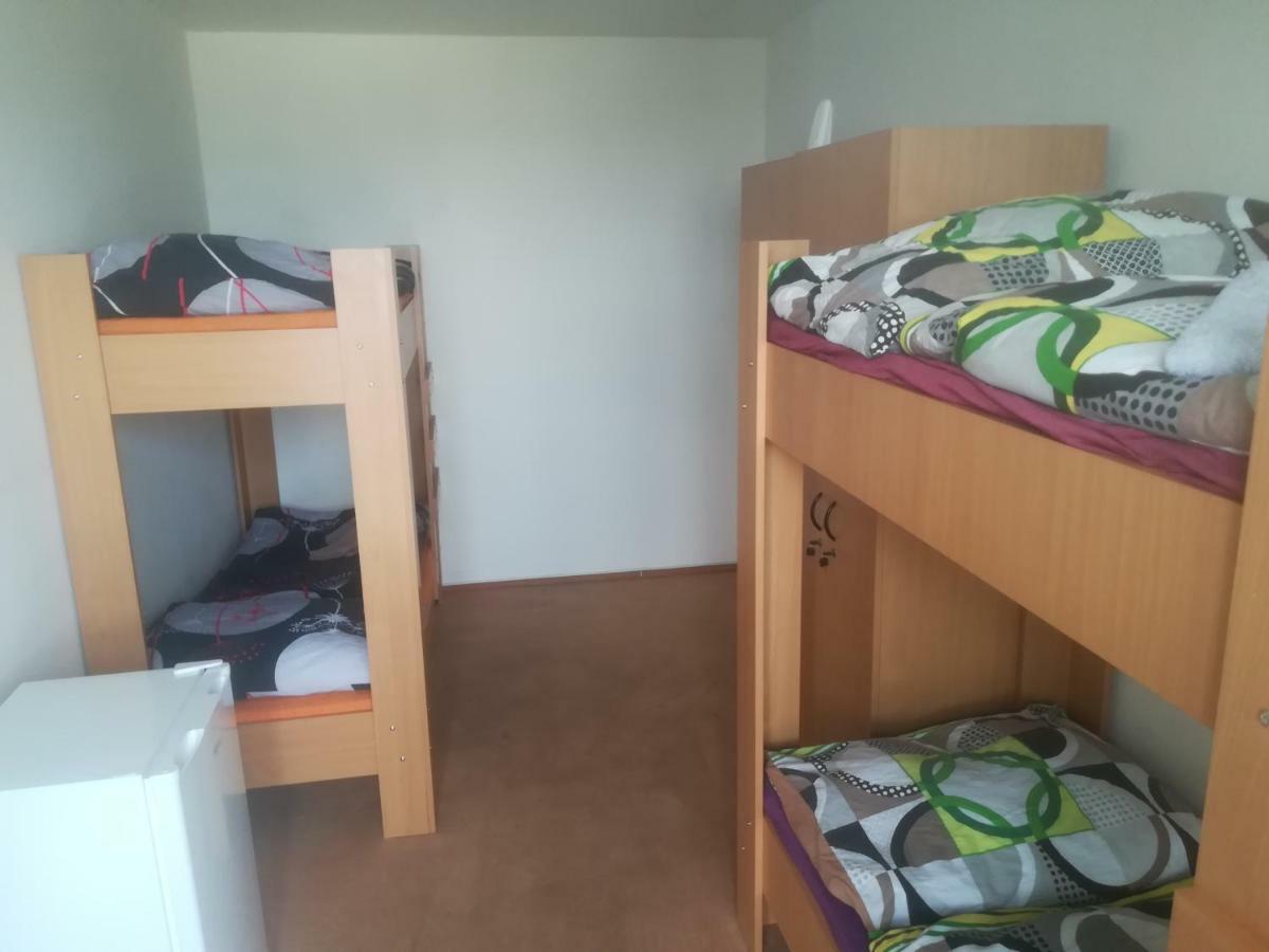 Km House Cerny Most Hostel Praha Bagian luar foto