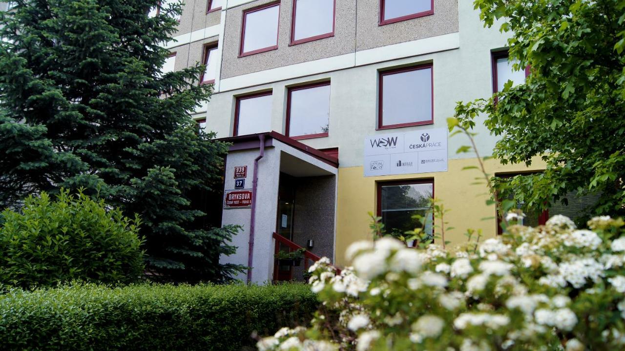 Km House Cerny Most Hostel Praha Bagian luar foto