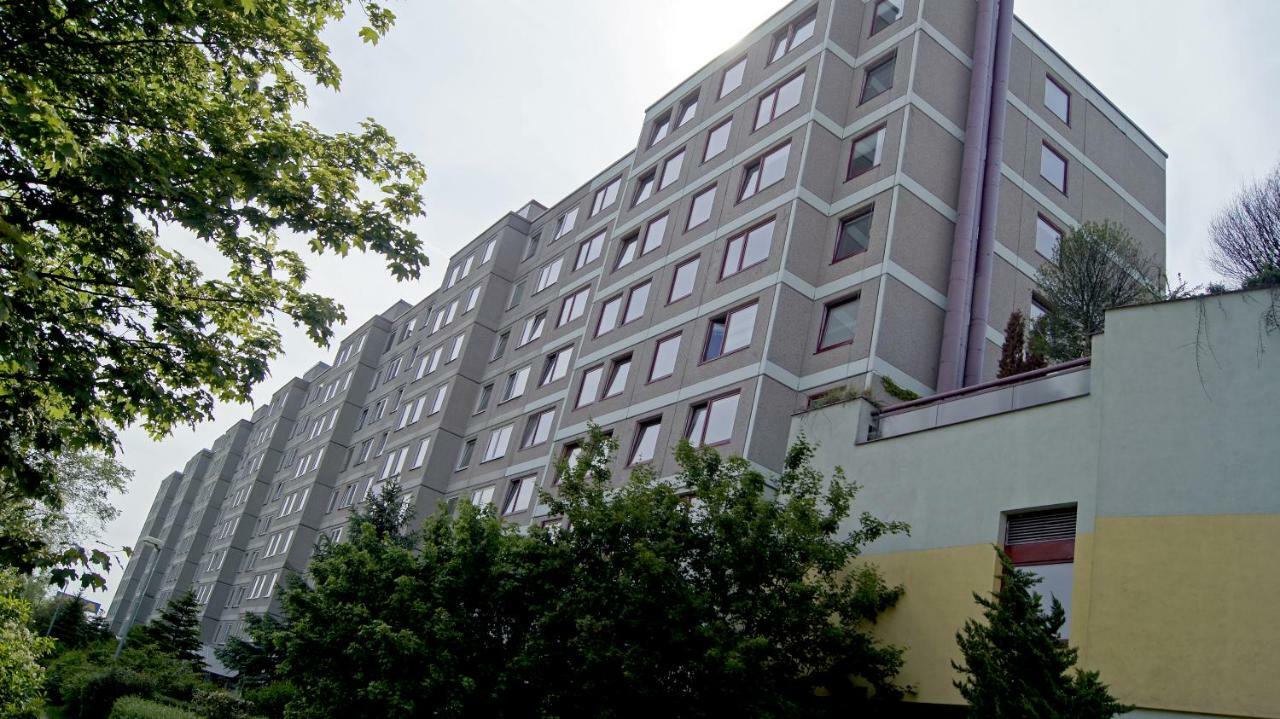 Km House Cerny Most Hostel Praha Bagian luar foto