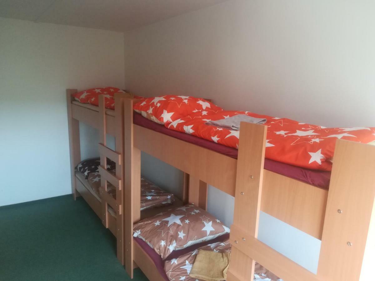 Km House Cerny Most Hostel Praha Bagian luar foto