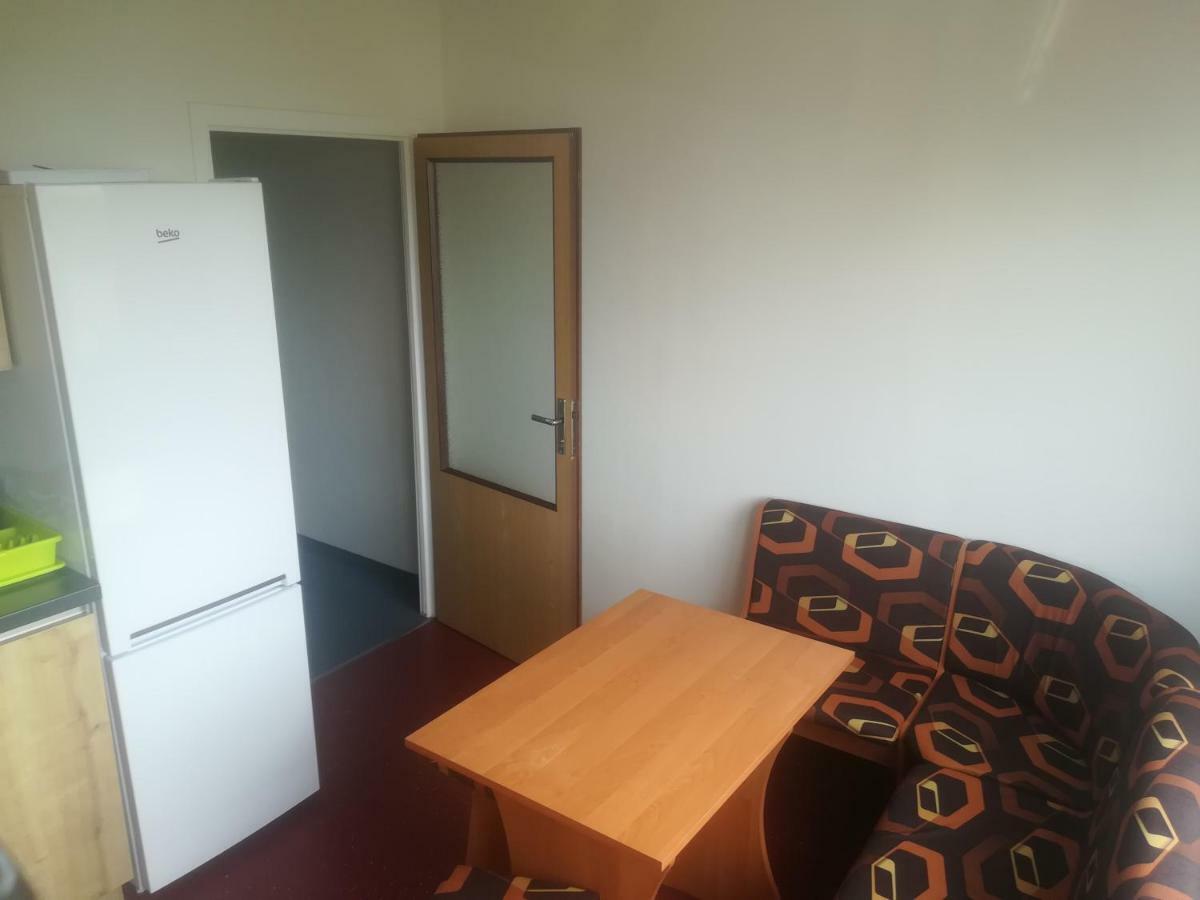 Km House Cerny Most Hostel Praha Bagian luar foto