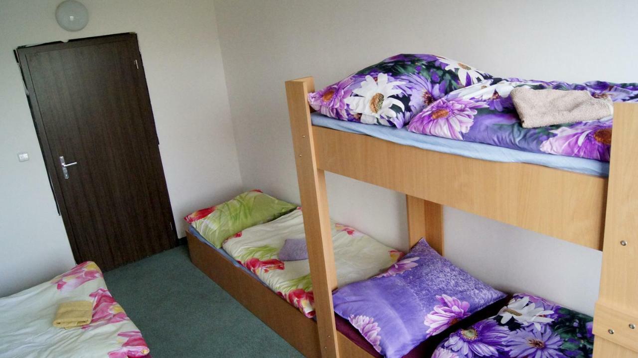 Km House Cerny Most Hostel Praha Bagian luar foto