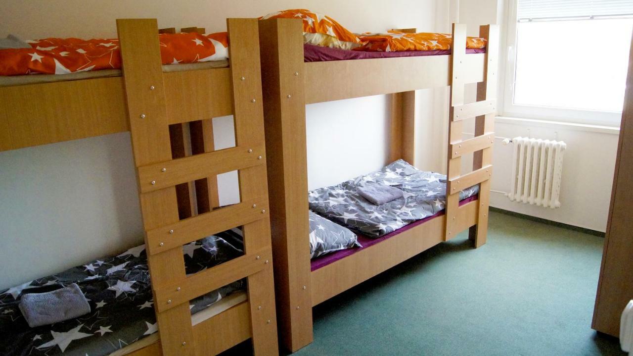 Km House Cerny Most Hostel Praha Bagian luar foto