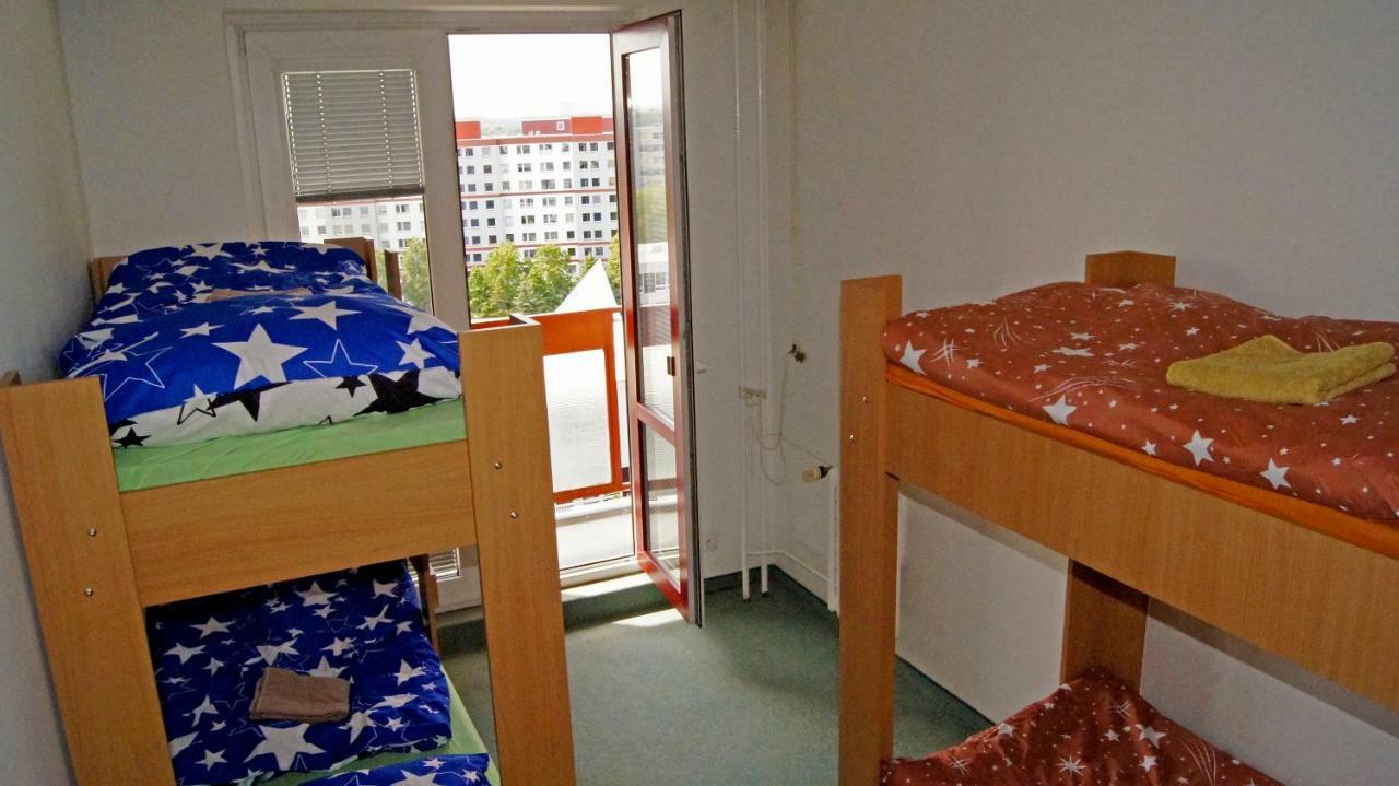 Km House Cerny Most Hostel Praha Bagian luar foto