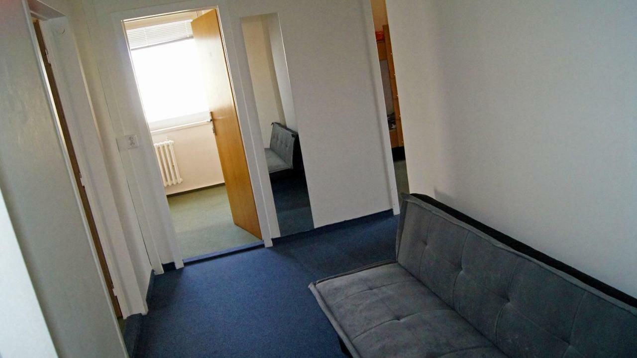 Km House Cerny Most Hostel Praha Bagian luar foto