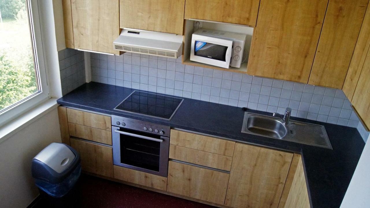 Km House Cerny Most Hostel Praha Bagian luar foto