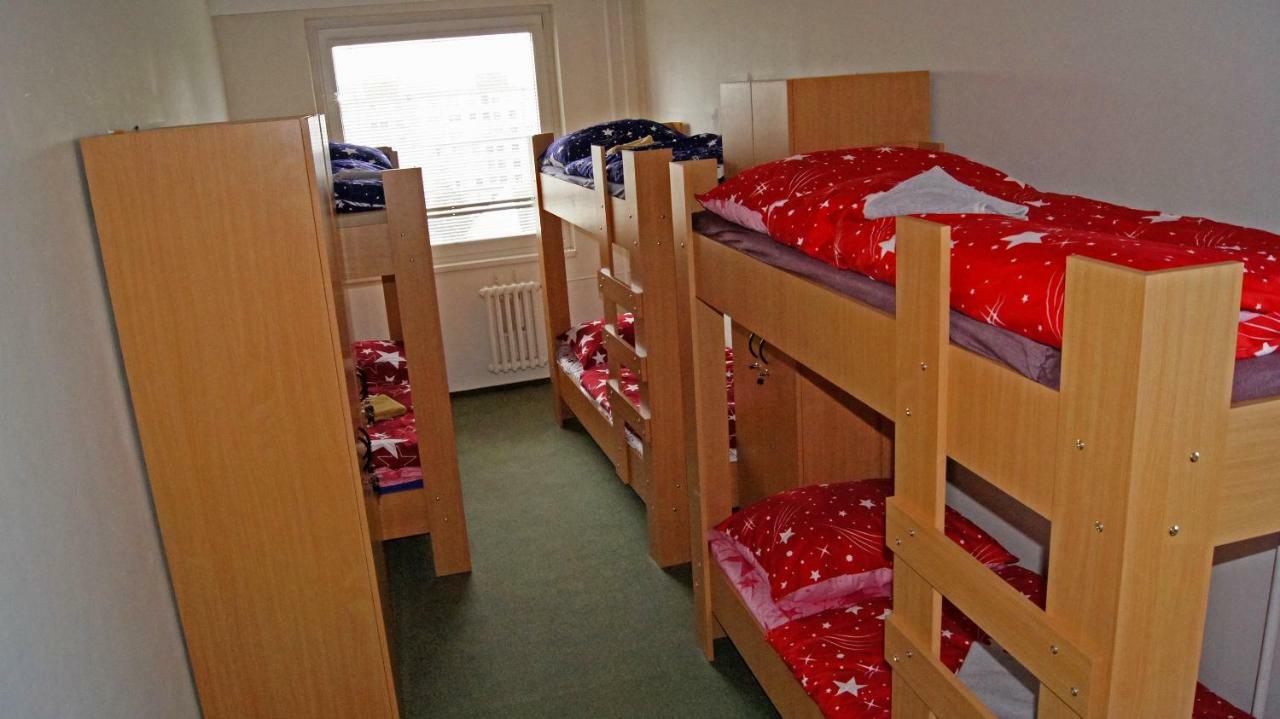 Km House Cerny Most Hostel Praha Bagian luar foto