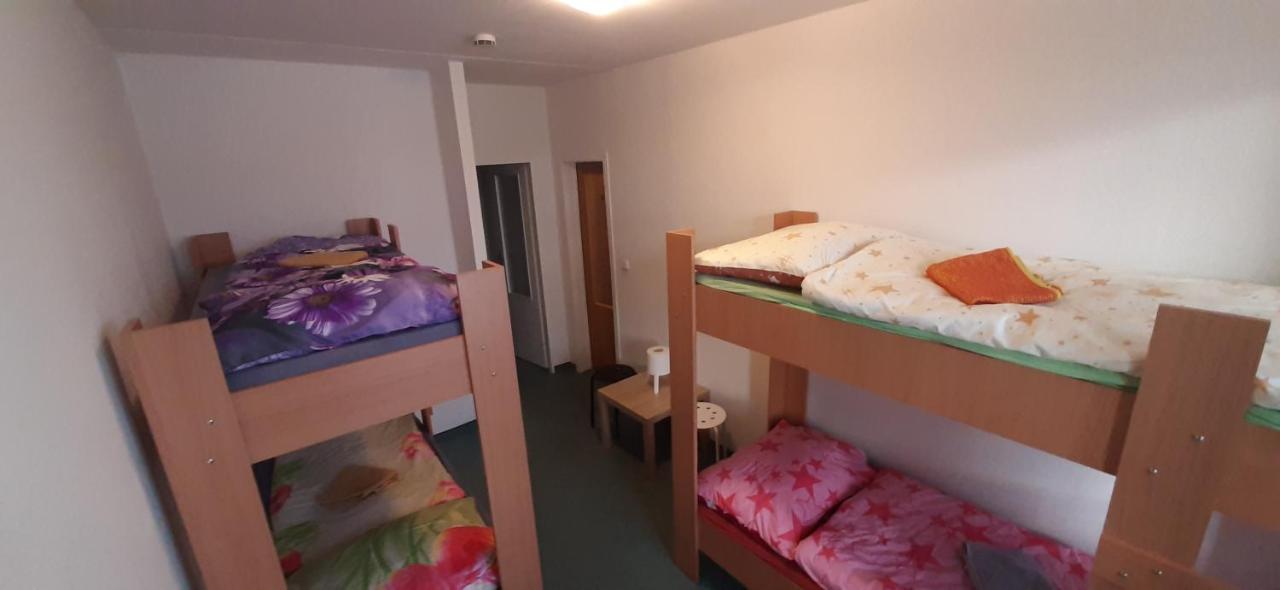 Km House Cerny Most Hostel Praha Bagian luar foto