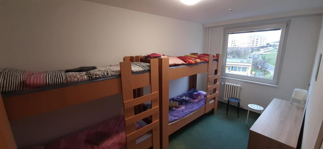 Km House Cerny Most Hostel Praha Bagian luar foto